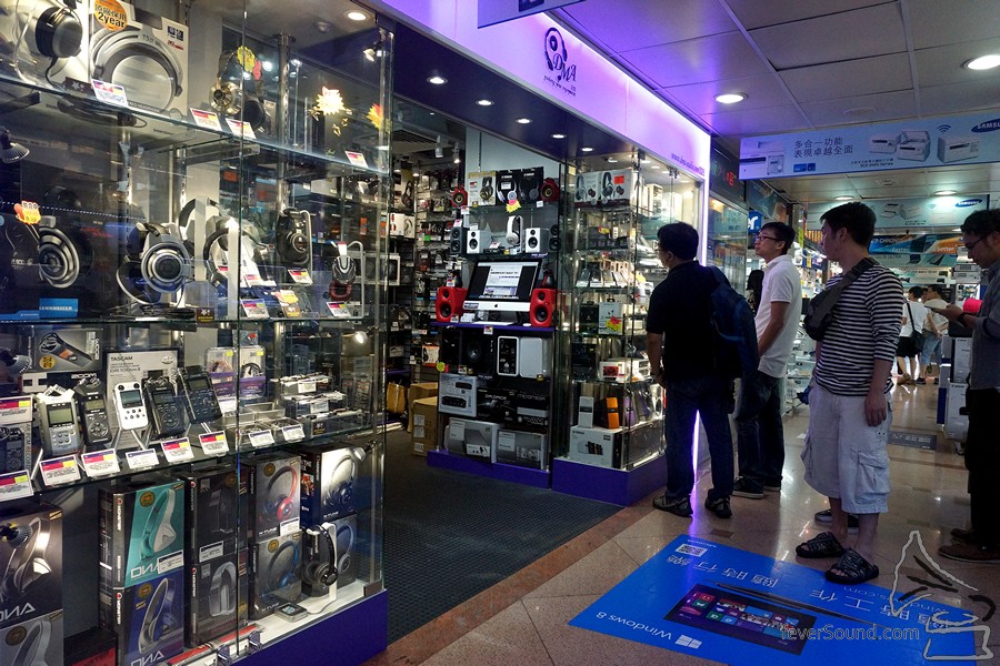 DMA 深水埗位於高登電腦中心 1 樓 82B 舖