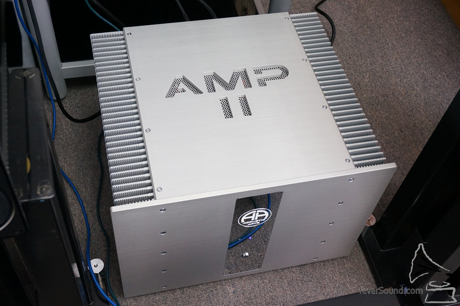 立體聲後級 AMP II。