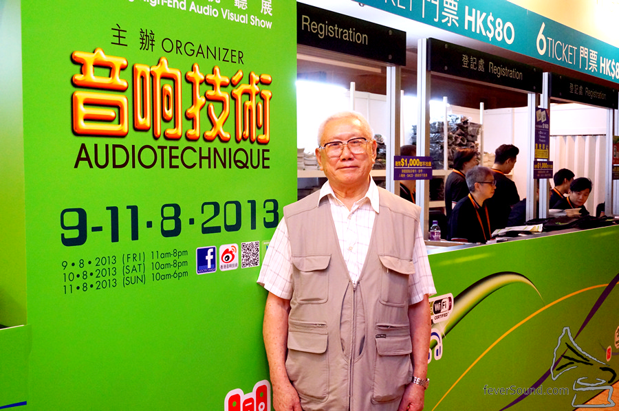 邵先生今年 82 歲,早上七時就來排頭位了!