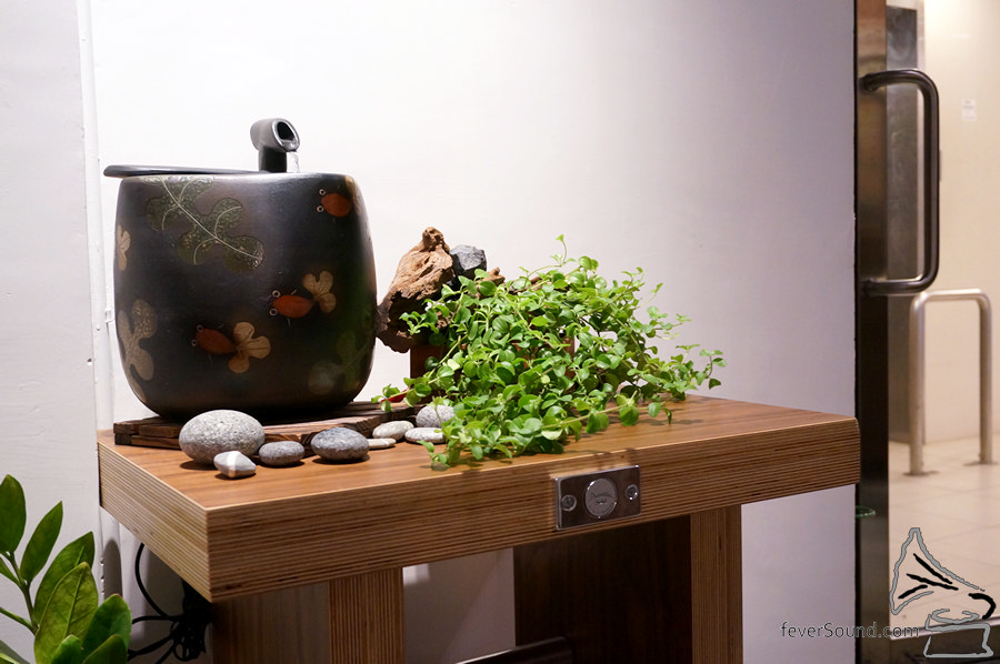 用德國 Acostic Solid 架放植物及風水陣,幾有型!