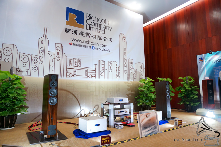 德國 AVM 旗艦西裝推英國 PMC FACT12,它是廠方首對備有「雙 ATL」的揚聲器。
