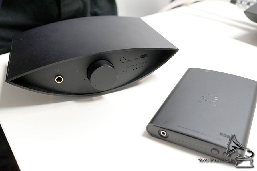 DS-DAC-100 還有便攜版 DS-DAC-100m,定價 $30,000 日圓,功能幾乎一樣,不過就改為 USB type B mini 輸入、3.5mm 耳擴輸出及 3.5mm line out 各一組。隨著新機推出,AudioGate 亦會更新至第 3 代,帶來更豐富的播放器功能,Korg 日本市場部代表更表示明年年初會將這兩部新機引入香港。