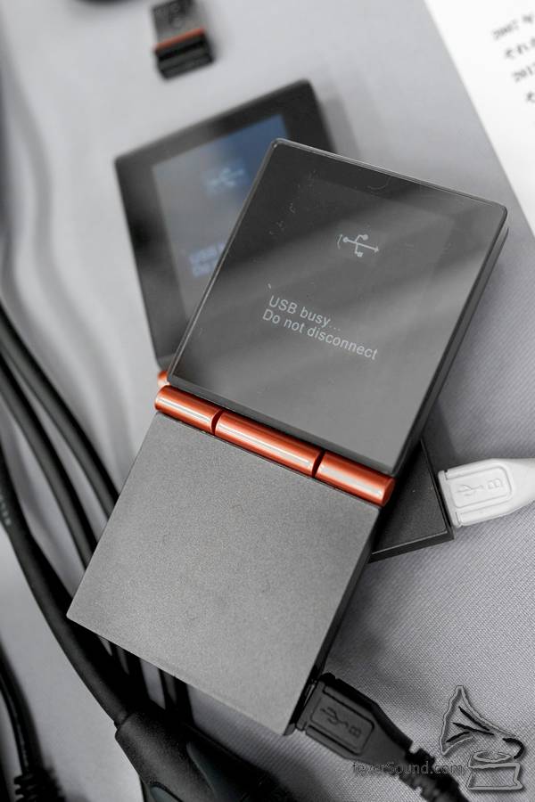 Hifiman 的平民新機 HM-700,定價 $24,900 日圓,機身比舊作細、輕、靚,仲有平衡輸出。