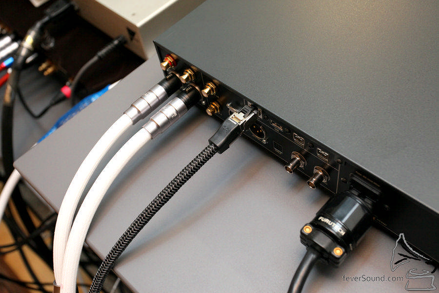 今次實試使用了 Audioquest 的 Diamond Cat7 線,靚聲到無言!