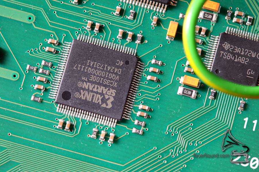 USB 2.0 的控制以 Xlinux FPGA 芯片自行編寫。