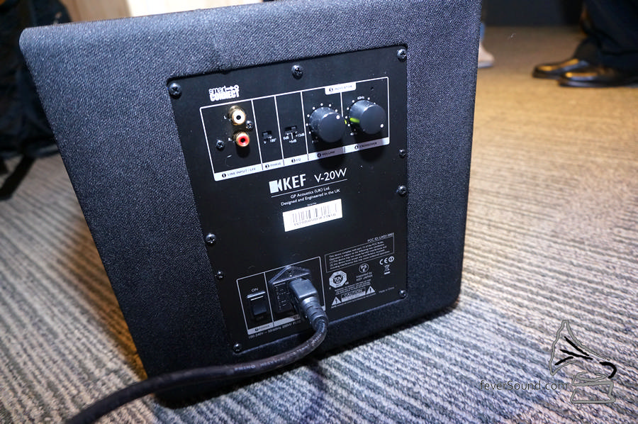 V20W 除了無線接駁,當然亦可以有線接駁。