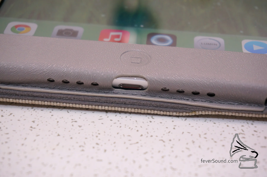 因為不是針對是 iPad Mini Retina,所以開孔位不準。