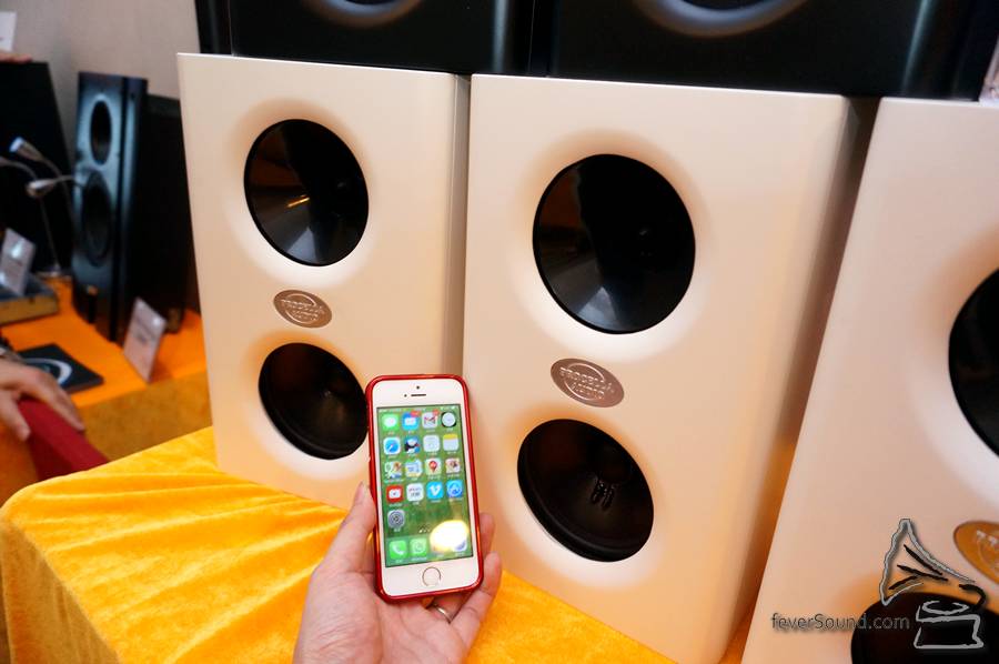 Procella Audio 的 P5 音箱走向迷你,以 iPhone5S 作比例便知一二。