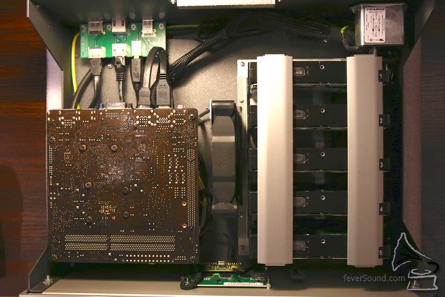 機芯圖,ITX 板、WD HDD…熟口熟面嗎?但作業系統卻是由零開始為高音質而設計。