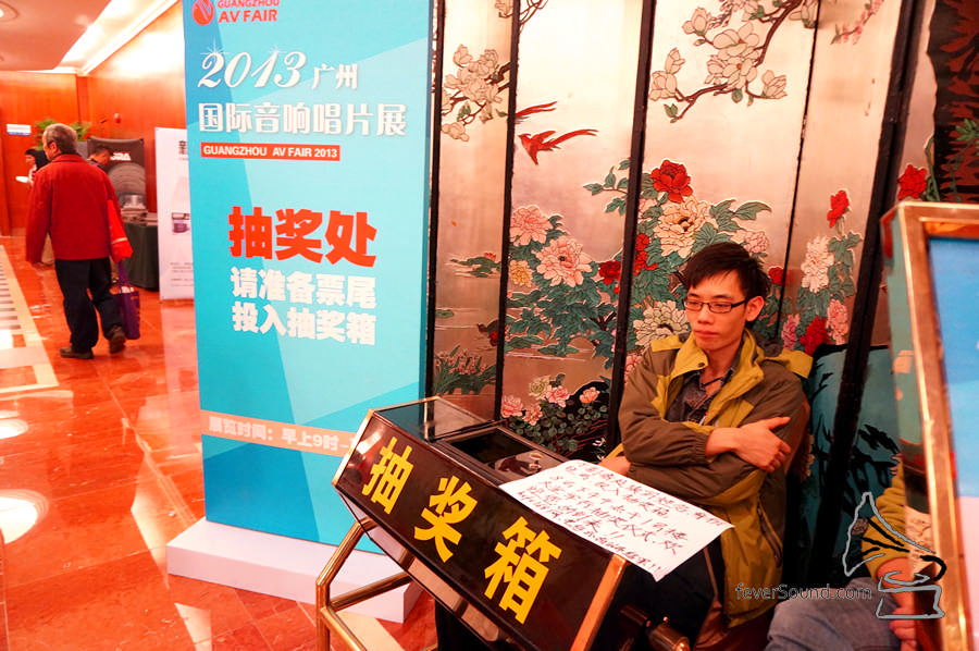 由於今年有新區啟用,所以要大家乘電梯上去參加抽獎。