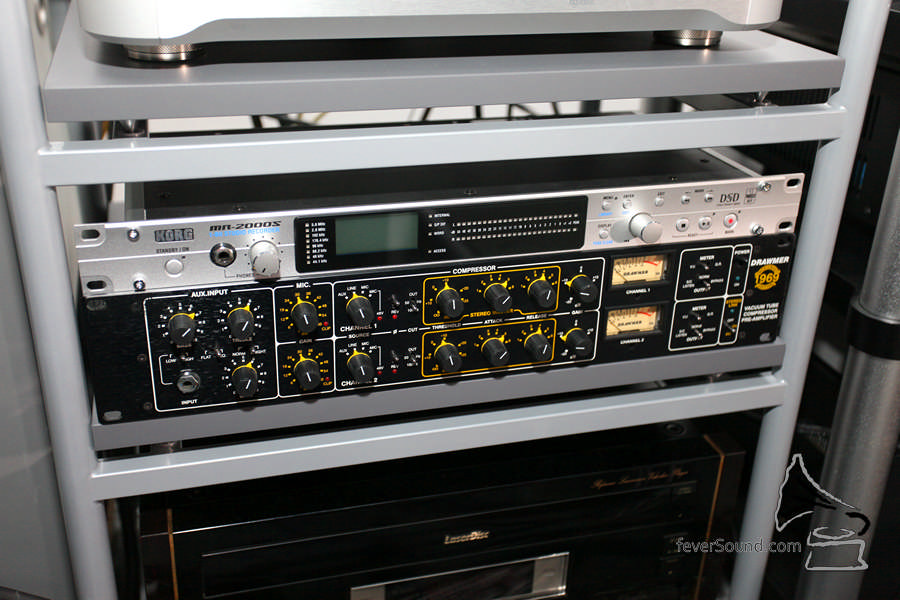 專業器材,包括 Korg MR-2000S DSD 播放機。