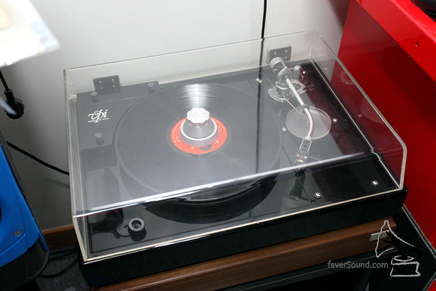 其實後面還有黑膠唱盤 VPI。