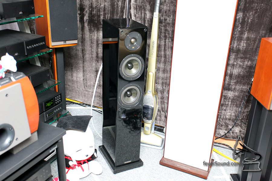 兩聲道聽歌的喇叭為 Focus Audio MT-1。