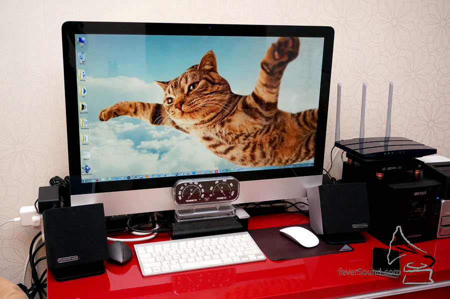 不少打稿以及剪片等工作都是在 iMac 27 吋上完成,甚至乎部份家居娛樂也是靠它,但地方淺窄,只能加一對小巧的有源喇叭方可