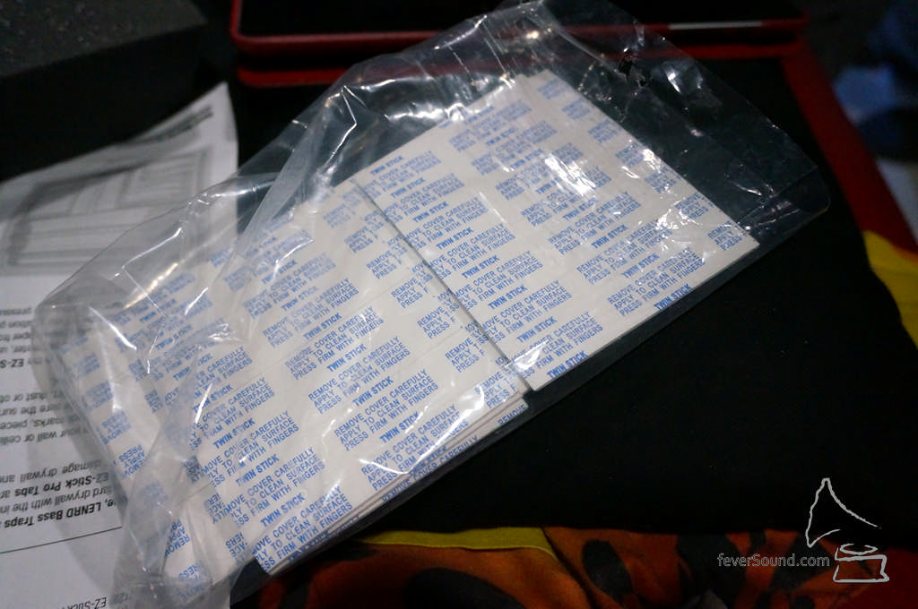 使用強力雙面貼