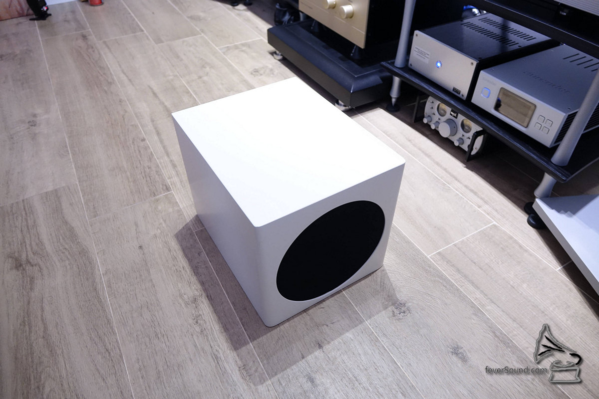 用家可另購低音輔助組件。