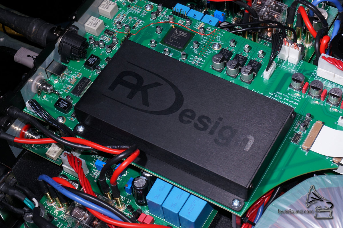 完完全全自家瑞士AK Design的解碼模組,內裡以FPGA自編程式,將PCM轉化為DSD再解碼,而DSD則可以做到Native DSD解碼,要留意Playback Designs是世上少數真正「Native DSD」解碼的器材,而不是把DSD訊號「Native」輸入現成解碼芯片再解碼