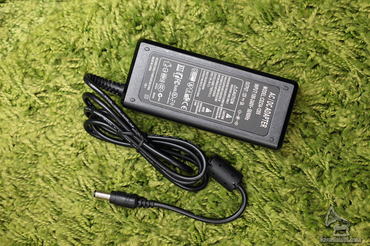 跟來的供電為開關式供電,DC12V / 5A