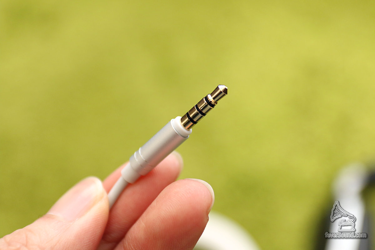插孔為4Pin 3.5mm mini jack,連咪