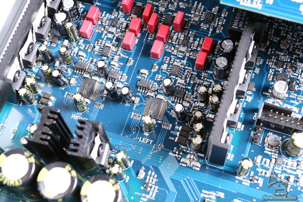 Analog Device AD1955A 兩粒,每聲道獨立一粒,非常好聲的一顆 Delta Sigma 解碼,動態範圍高達123dB!