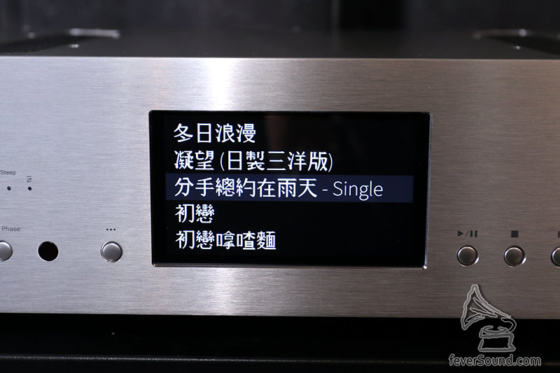揀歌可用平板電腦,也可直接在面板上揀