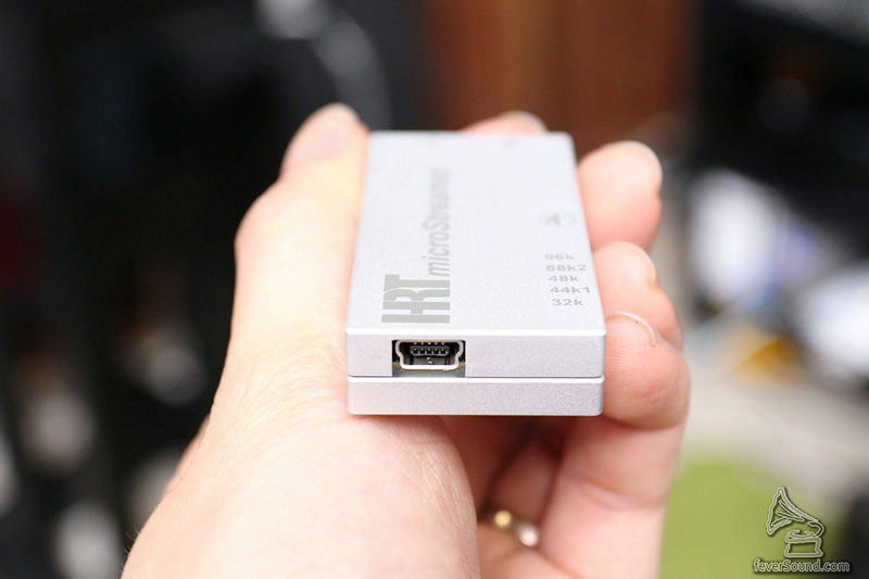 輸入只得 USB,器材也從 USB 取電