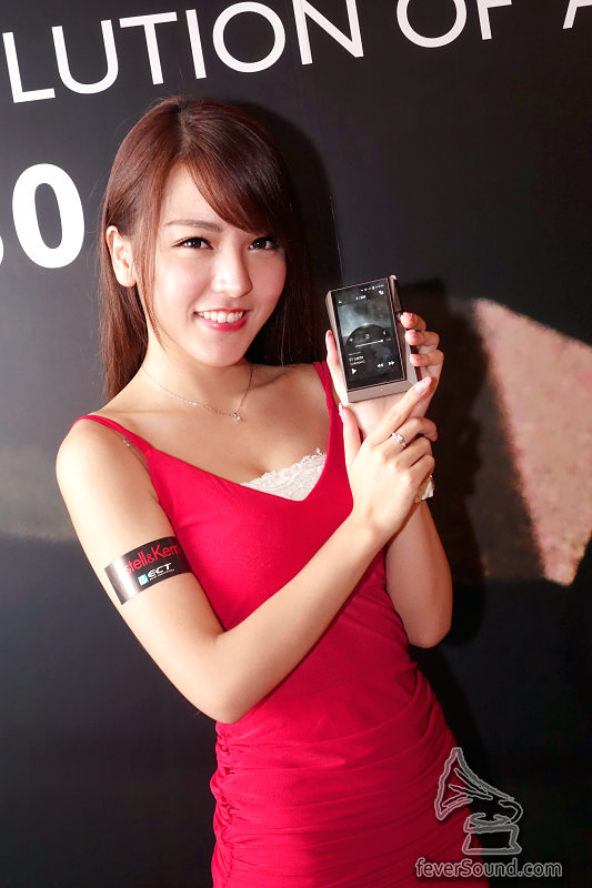 AK 與美少女