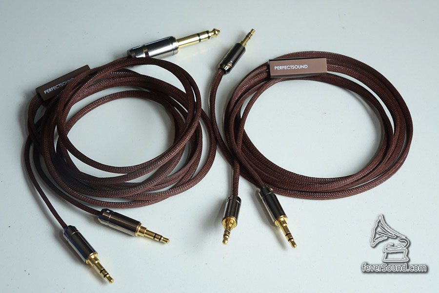 配上兩款接線,分別只在一個為3.5mm mini jack頭,一個是 6.3mm TRS 頭