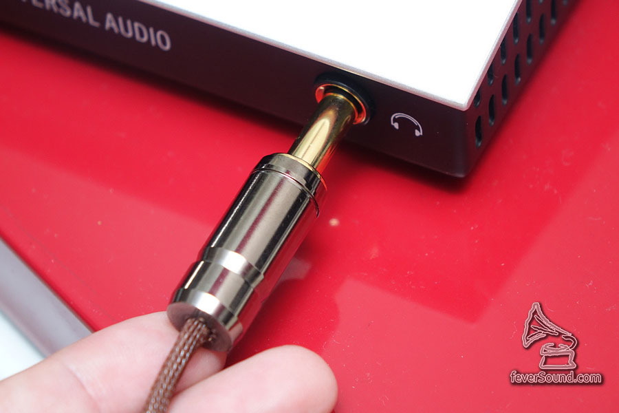 插項使用鍍金製品,電鍍外殼,高級感不言而喻。