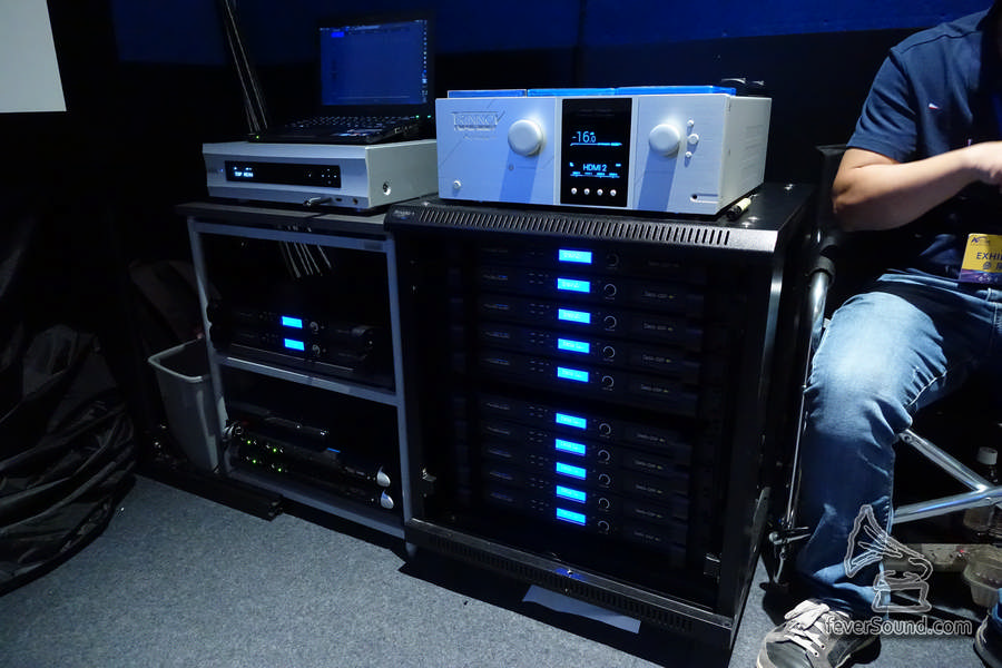 那麼多喇叭,自然要功放!11 部 Procella DA-05DSP、一部 DA-06DSP 同兩部 DA-2800,合共 14 部後級!