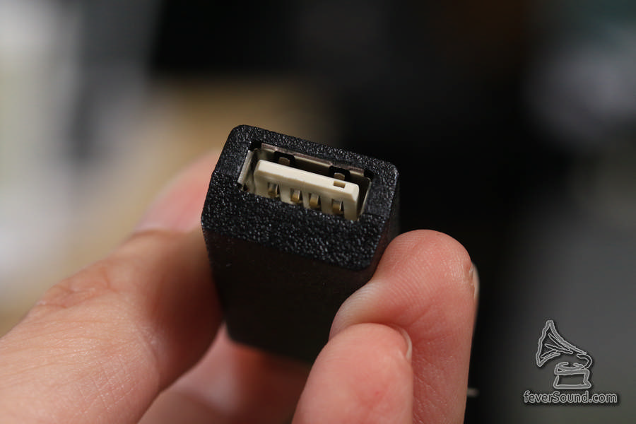 一邊是 USB 公一邊是 USB 乸,USB 2.0 標準