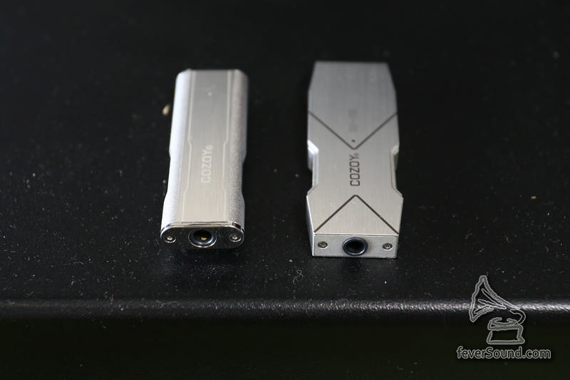 兩代同樣一邊為 3.5mm mini jack 模擬立體聲輸出