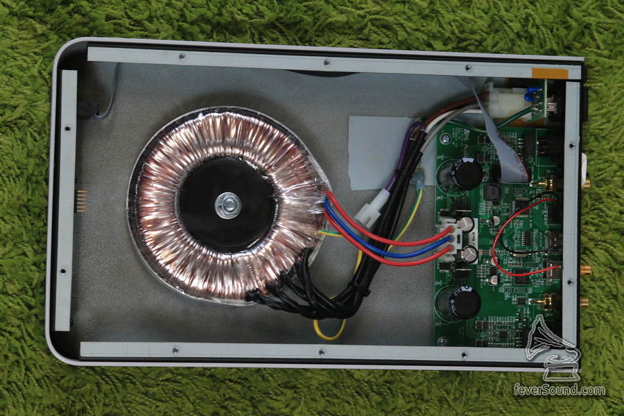 機內圖,一貫 PS Audio 的製作,無論如何供電部份都只會做多,永無做少