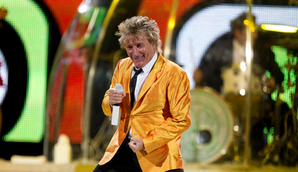 MONTREAL, QUE.: MARCH 1, 2011--Rod Stewart performs at the bell Centre in Montreal Friday April 1, 2011. (Allen McInnis / THE GAZETTE)