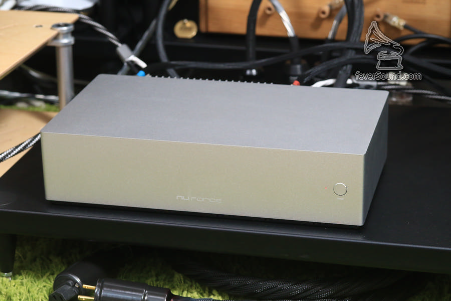 擴音機使用註場參考用的Optoma Nuforce STA200,骨子裡它是Goldmund Job