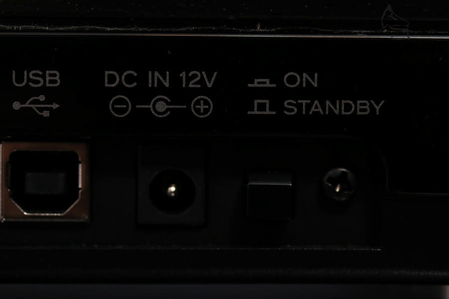 電源輸入接受DC12V,0.5A已夠用