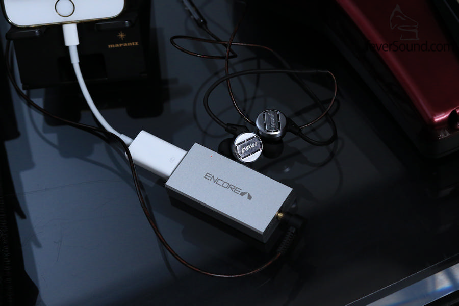 要留意從iDevice或Android裝置 (配合micro USB to Port A USB Female接線) 取電,裝置用電量會較快