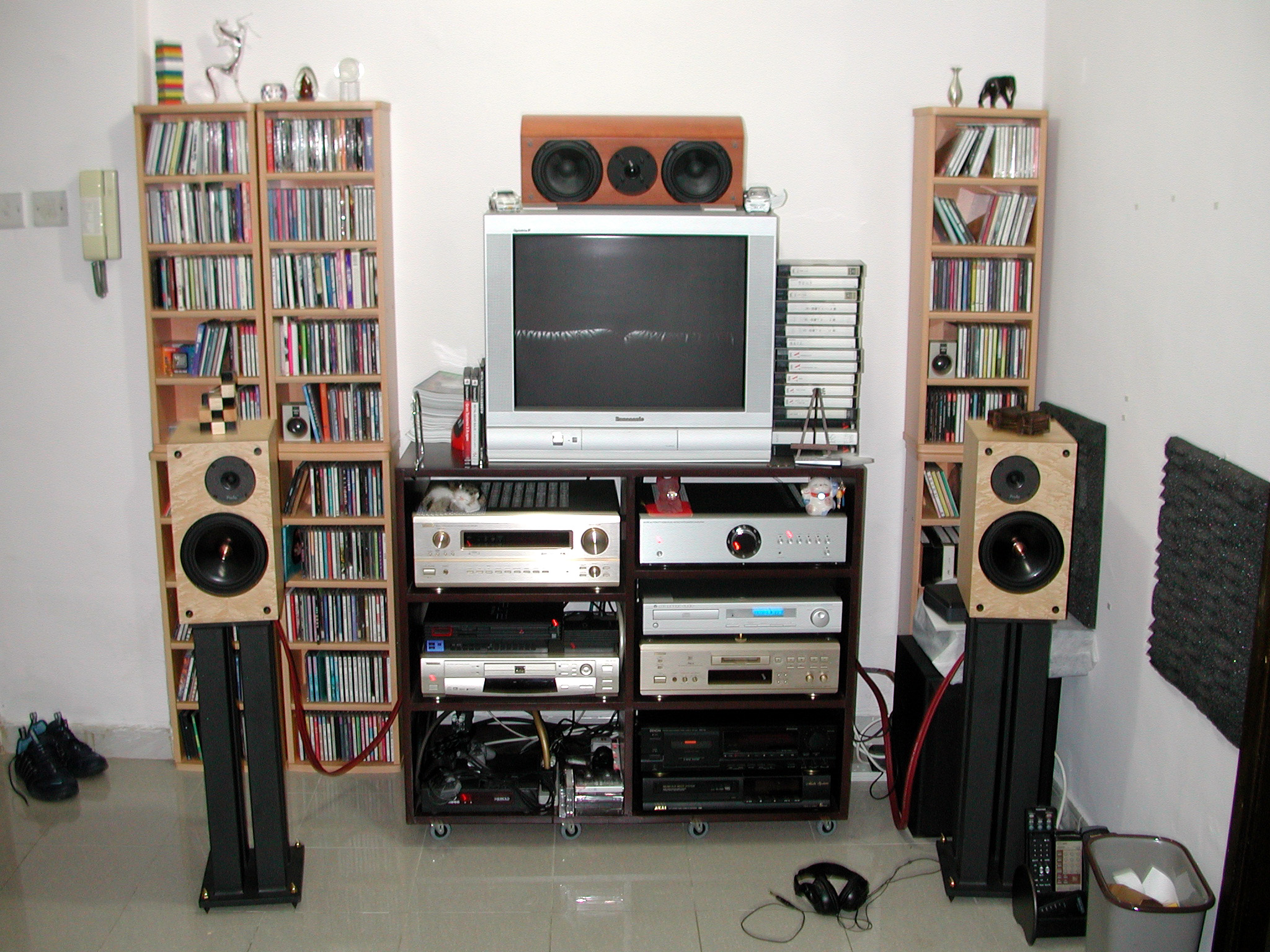 國仁15年前的音響…Cambridge Audio的CD機、MF的A300合併機推動ProAc T2000S,很「英國」呵!