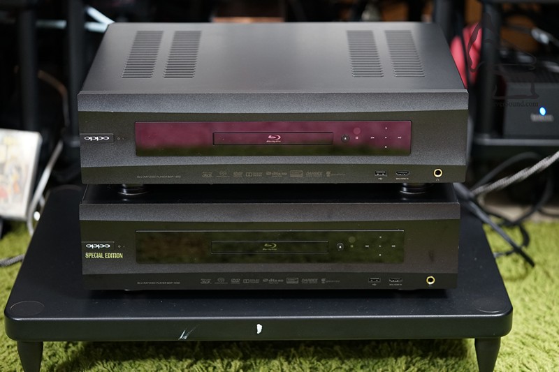 105D SE (下) VS 105D Japan
