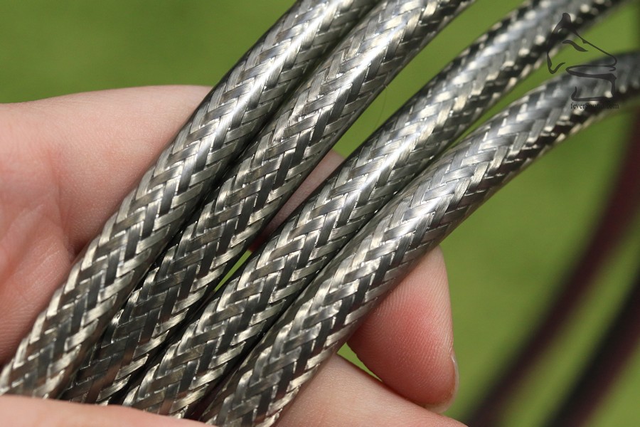 使用錳鋅鐵氧體(Zn/Mn Ferrite)製作線身屏蔽部分
