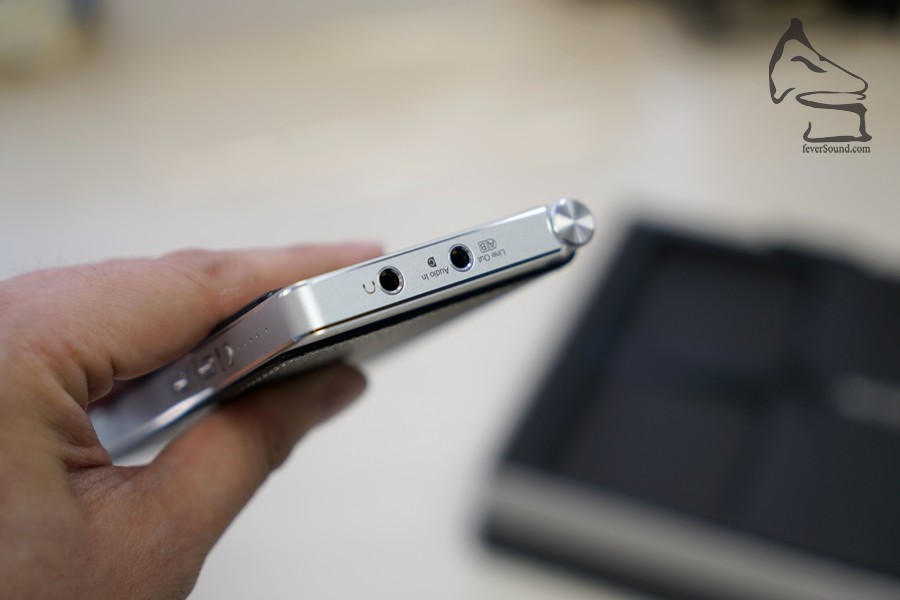 兩組3.5mm minijack,分別擁有不同功能,特別是line out可接駁正規音響系統
