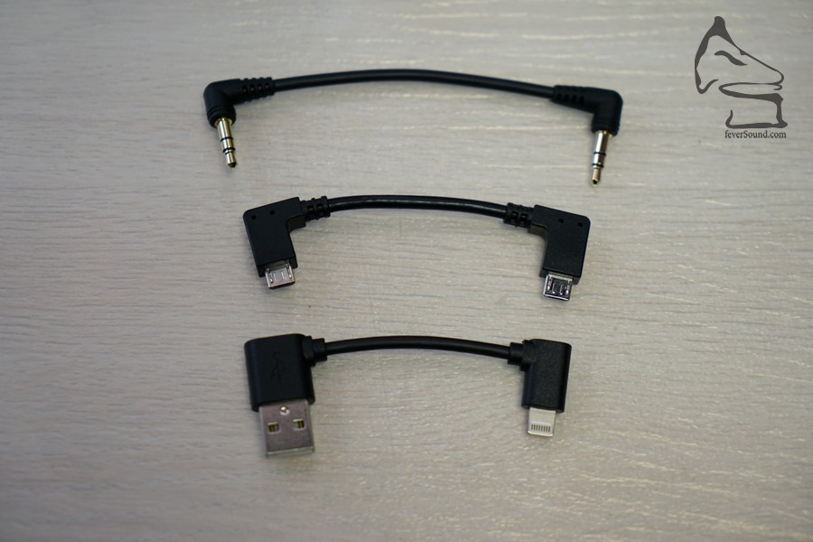 跟機的三條過機線,包括Lightning、MicroUSB及3.5mm mini jack