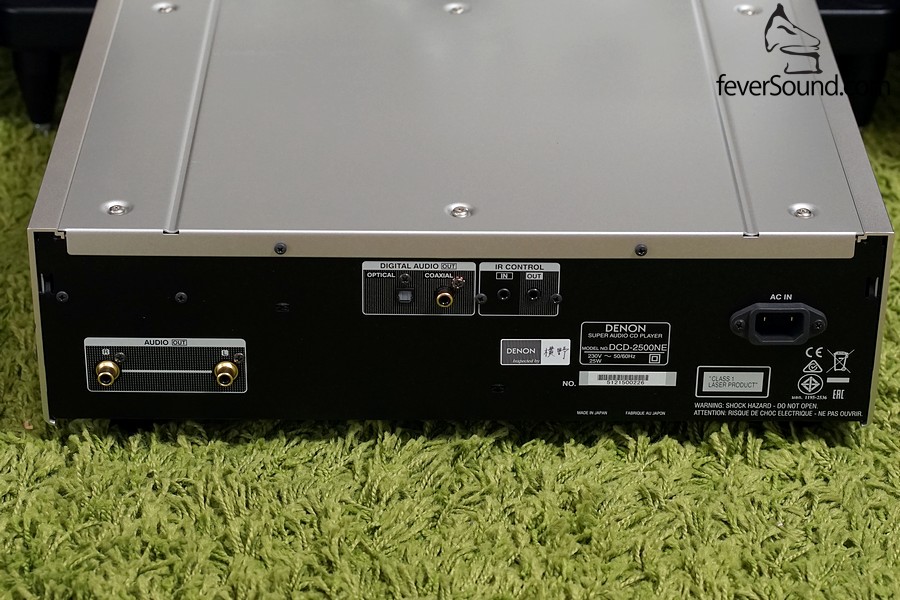 DCD-2500NE機背,RCA輸出、數碼則為同軸及光纖