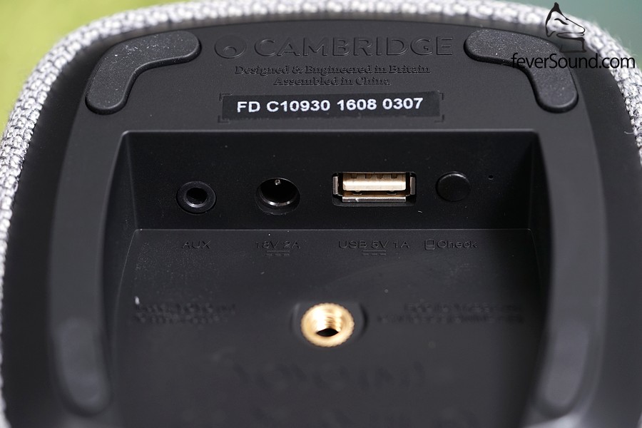 左起:3.5mm mini jack輸入,充電DC頭,USB充電位(Yoyo可當作手機或DAP充電器!),以及Reset掣