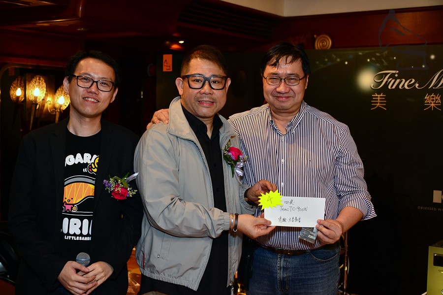 第4獎為大昌影音送出 TEAC TC-900N 微型音響組合,得獎者是資深音響人 Andy Kong (右)