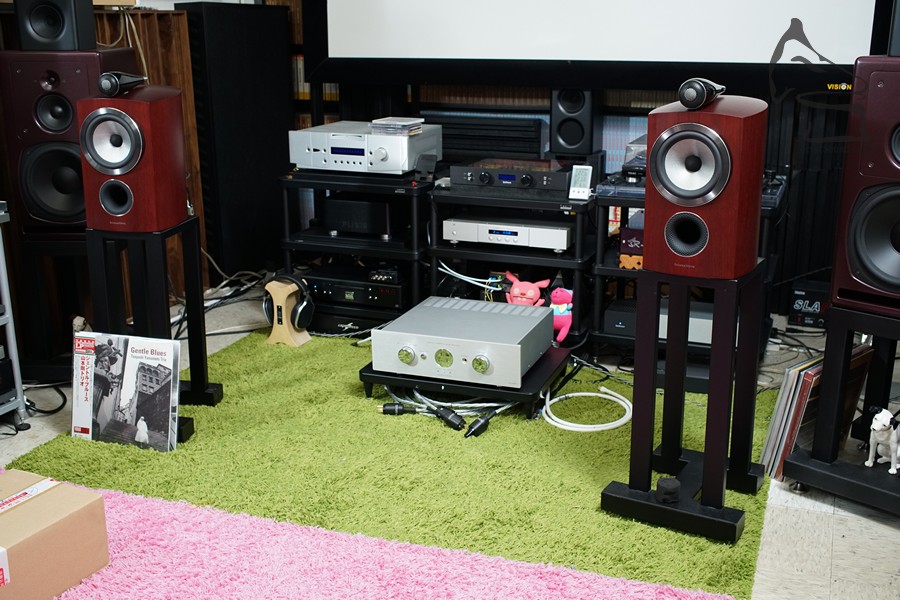 三部擴音機輪流推動,Balanced Audio Technology、Zero Position及Accustic Arts…十萬、三萬到四千的機都推到,新一代805D3確是平易近人