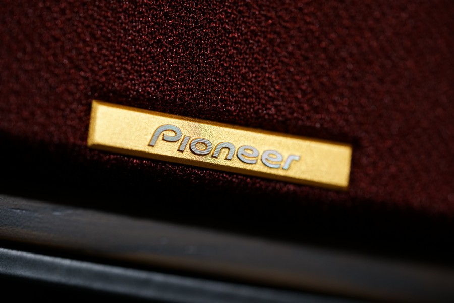 面網上有靚到爆的金屬 Pioneer 招牌