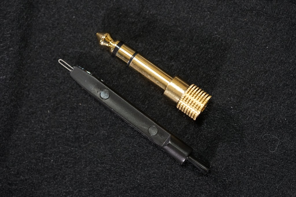 6.3mm TRS轉插及清潔用具,都是常規裝備了
