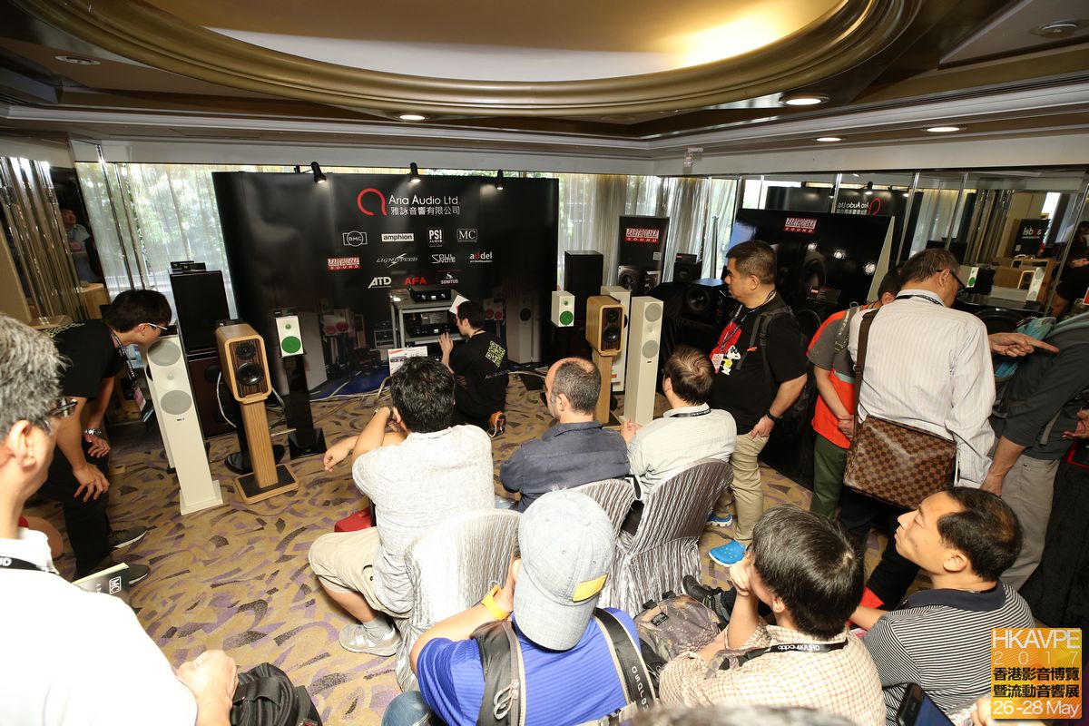 這系統包括了瑞士PSI Audio有源揚聲器、芬蘭Amphion揚聲器,日本Soul Note擴音機,旁邊還有Earthquake超低音展示