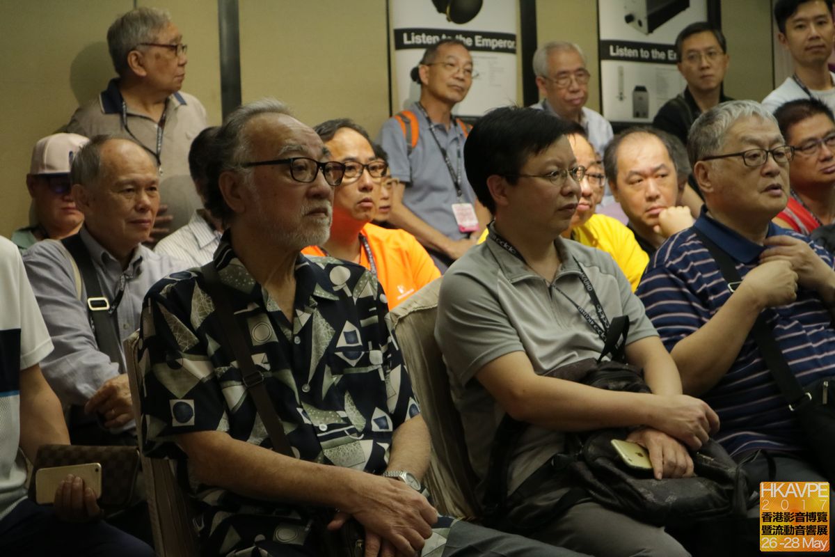 沒錯,盧海鵬「鵬哥」是也,今次鵬哥不試咪,改試喇叭